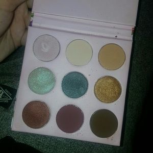 Eyeshadow palette